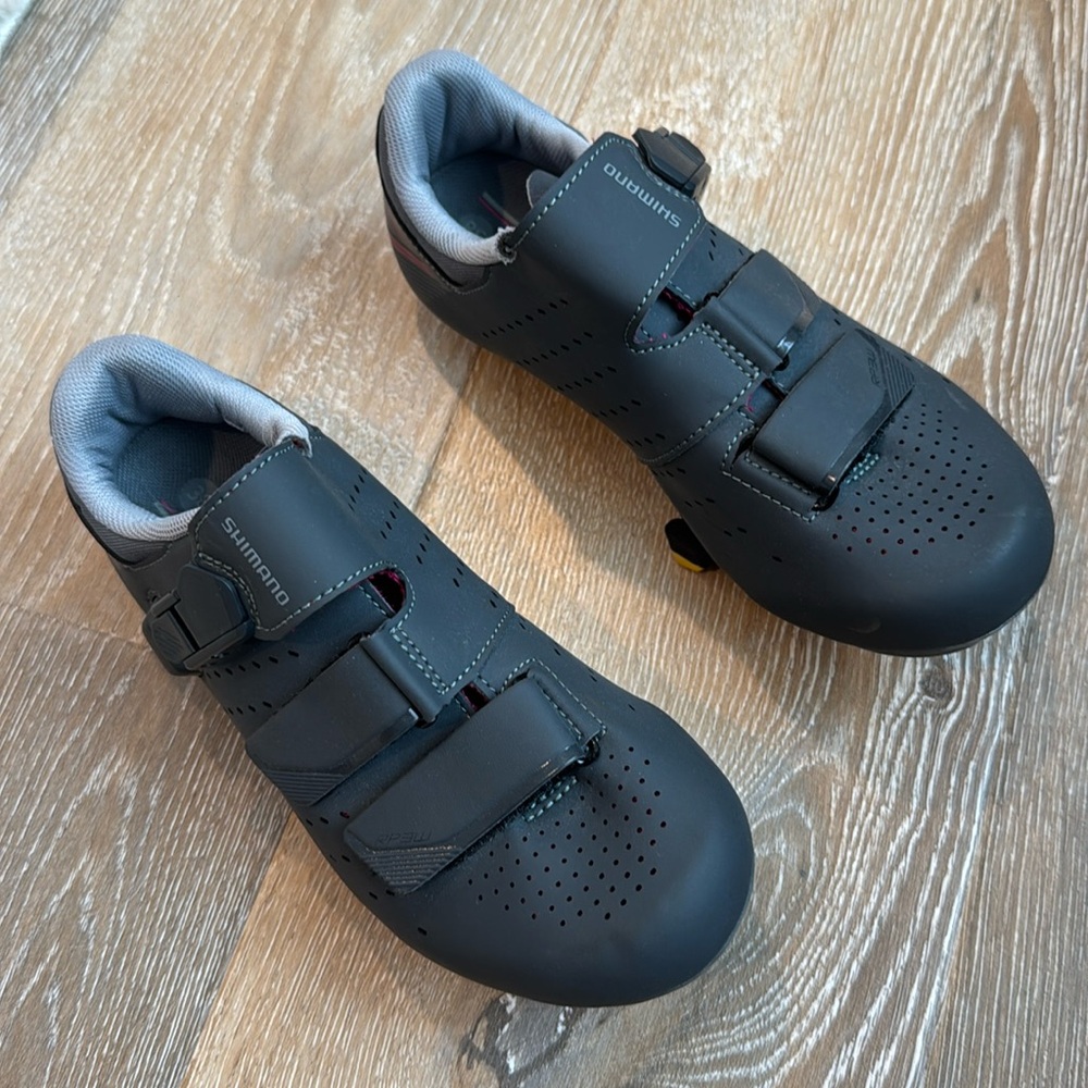 Shimano Cycling shoes-  barely worn women’s- size 38